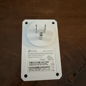 Single TP-Link AV1000 Gigabit Passthrough Powerline Ethernet Adapter TL-PA7017P